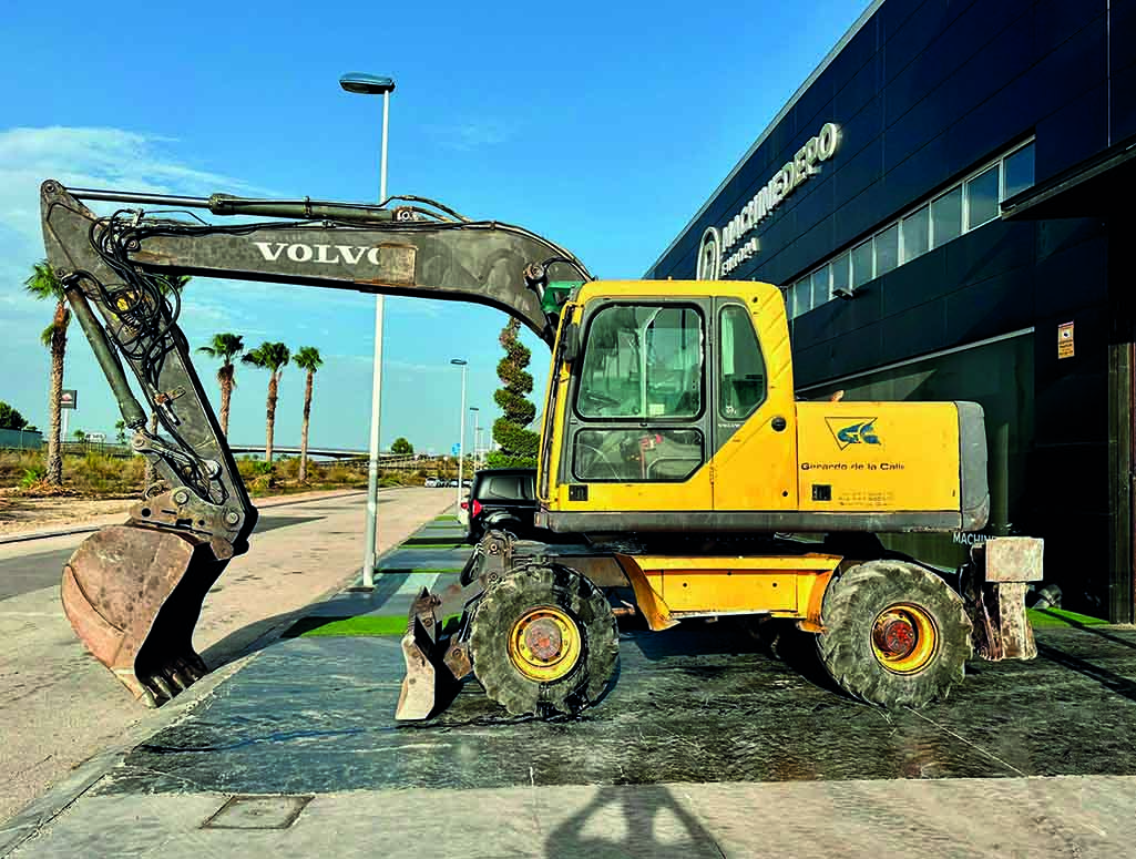 excavadora_volvo_ew_160_b_0000_PHOTO-2022-10-18-10-18-17