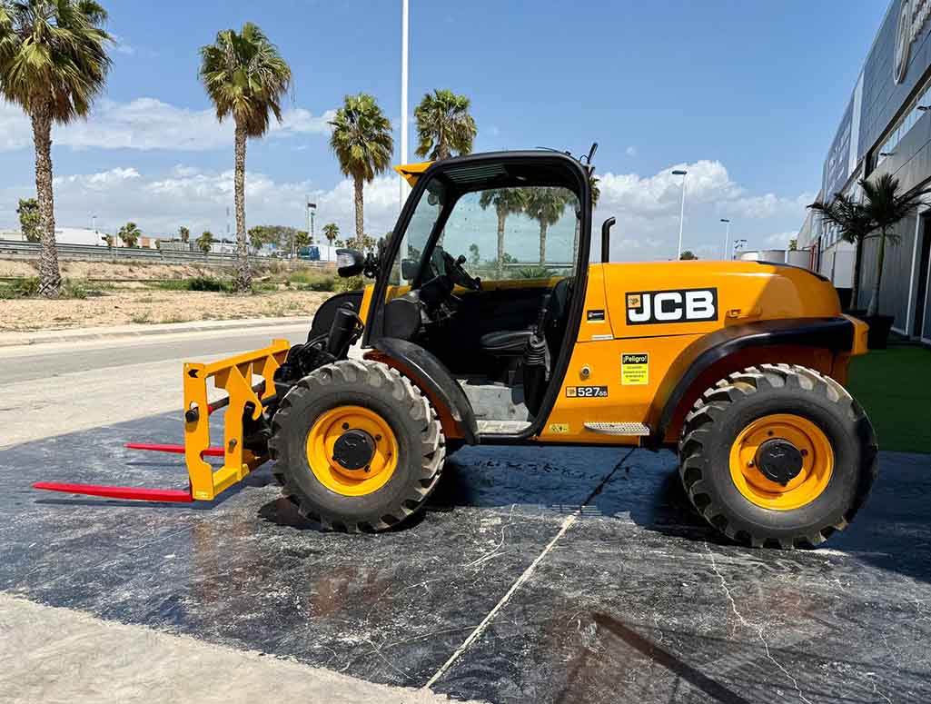 Jcb 527-55 Loadall_0001_PHOTO-2025-04-11-20-49-57