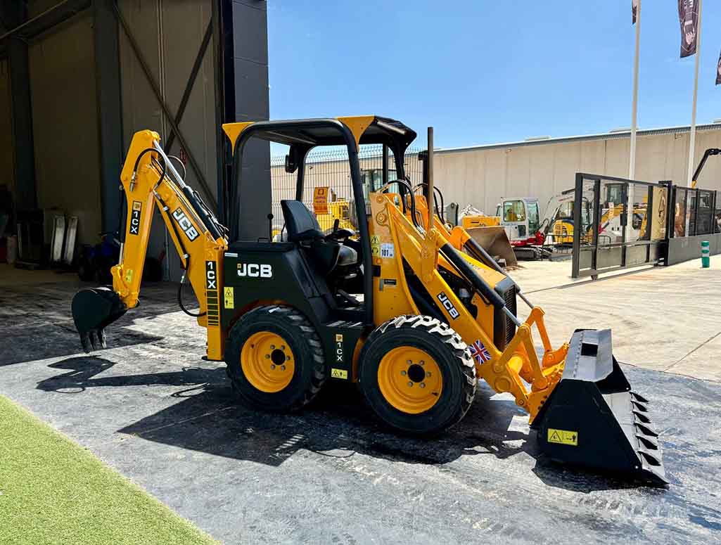 Jcb 1cx Premium_0015_PHOTO-2025-05-13-15-26-49 6