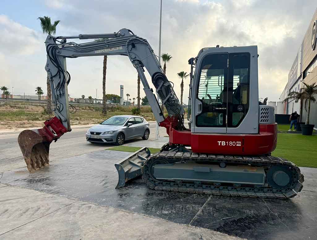 Takeuchi TB 180 FR_0019_PHOTO-2025-06-09-09-25-48